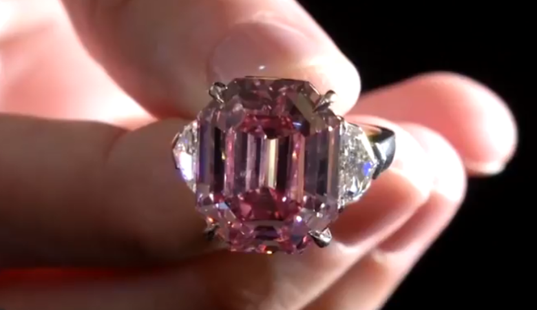 Σε τιμή ρεκόρ πουλήθηκε το ροζ διαμάντι «Pink Legacy»