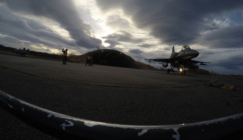 Φωτογραφίες από τα Ελληνικά F-16 στον αρκτικό κύκλο