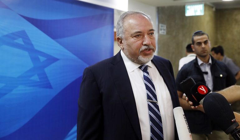 Πολιτική «θύελλα» στο Ισραήλ, παραιτήθηκε ο υπουργός Άμυνας