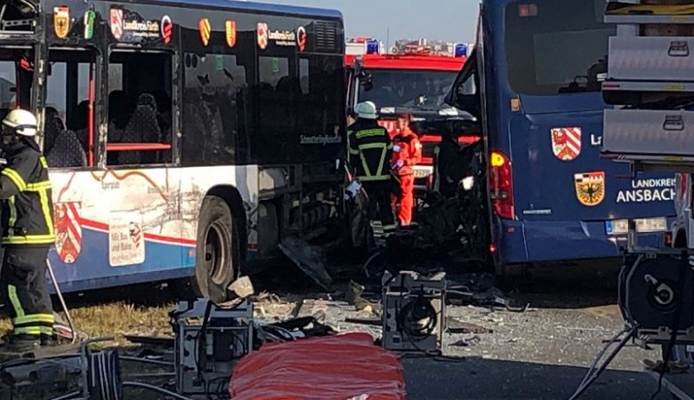 Δεκάδες μαθητές τραυματίστηκαν σε σύγκρουση σχολικών λεωφορείων
