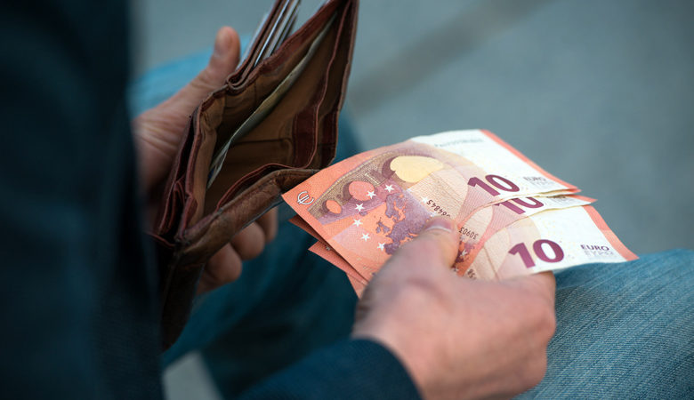 Συνταξιούχοι: Στις 31 Μαρτίου πληρώνεται το επίδομα έως 300 ευρώ