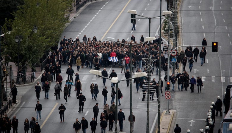 Η πορεία με την αιματοβαμμένη σημαία του Πολυτεχνείου ολοκληρώθηκε