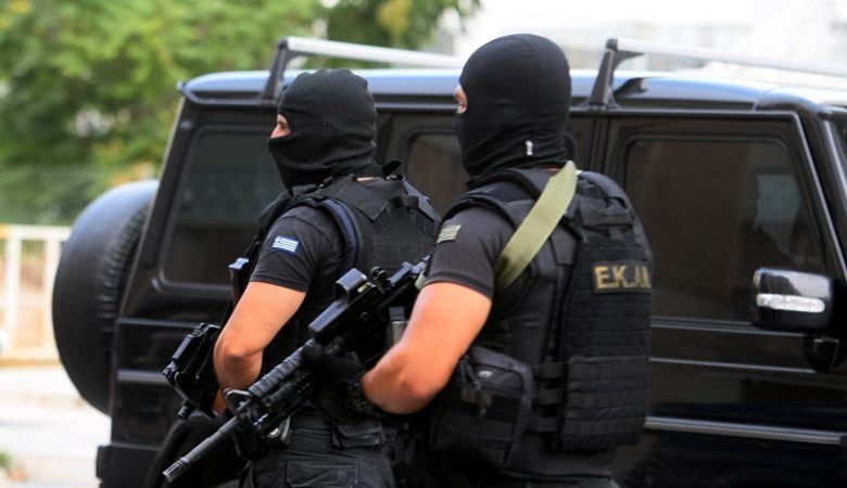 Μεγάλη επιχείρηση της Αντιτρομοκρατικής: Συλλήψεις τριών ατόμων για όπλα και εκρηκτικά