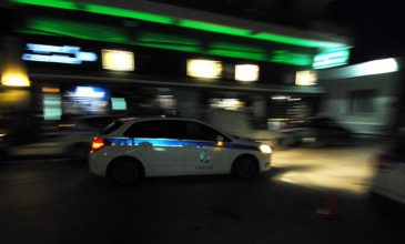 Εισβολή διαρρηκτών με αυτοκίνητο σε κατάστημα στο Χαλάνδρι