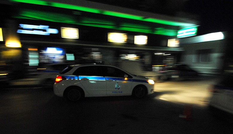 Εισβολή διαρρηκτών με αυτοκίνητο σε κατάστημα στο Χαλάνδρι