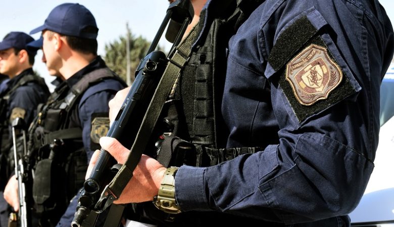 Ένας νεκρός σε ανταλλαγή πυρών αστυνομικών με Αλβανούς κακοποιούς