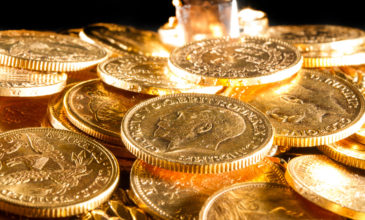 Έκλεψε χρυσές λίρες αξίας 35.000 ευρώ από τον ηλικιωμένο που φρόντιζε