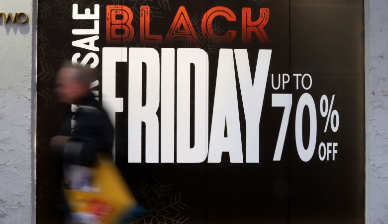 Η Black Friday ανέβασε τις πωλήσεις στη Βρετανία