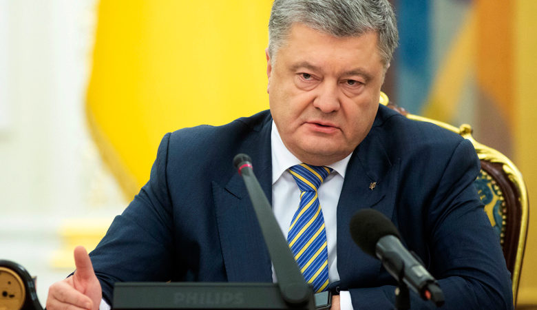 Επιβολή στρατιωτικού νόμου στην Ουκρανία με υπογραφή Ποροσένκο