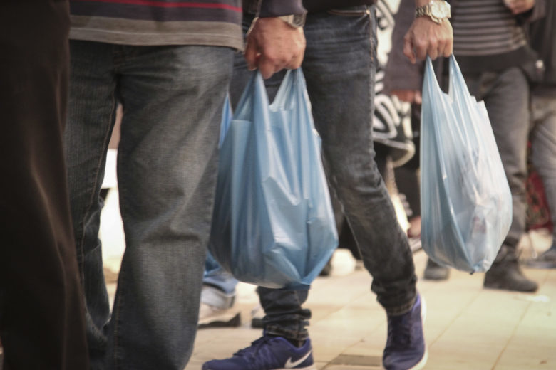 Πόσο θα χρεώνονται οι πλαστικές σακούλες από το 2019