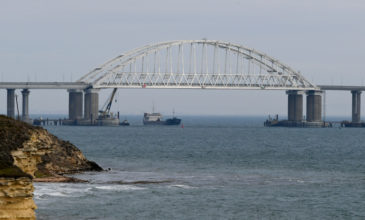 Η Ρωσία επιστρέφει στην Ουκρανία τρία πολεμικά πλοία που είχε καταλάβει