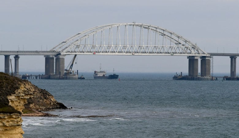 Η Ρωσία επιστρέφει στην Ουκρανία τρία πολεμικά πλοία που είχε καταλάβει