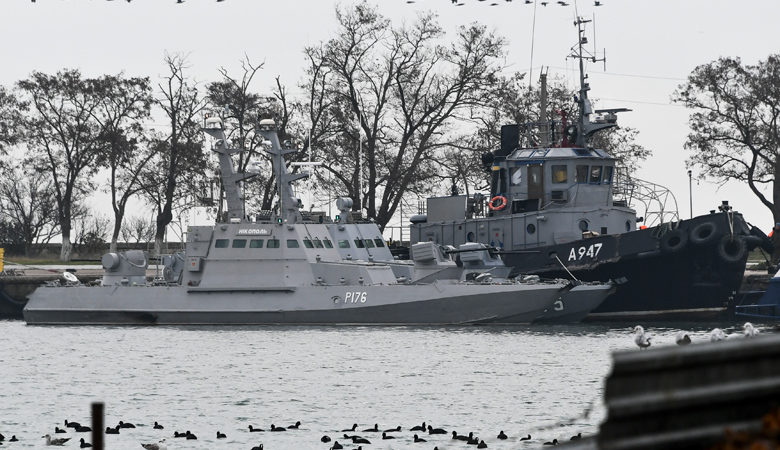Η Κομισιόν κάλεσε τη Ρωσία να απελευθερώσει τα ουκρανικά πλοία