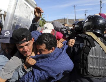 Η κυβέρνηση Τραμπ ανέστειλε τα αιτήματα για μετανάστευση από 19 χώρες