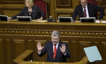 Το Ουκρανικό Κοινοβούλιο ενέκρινε την επιβολή στρατιωτικού νόμου