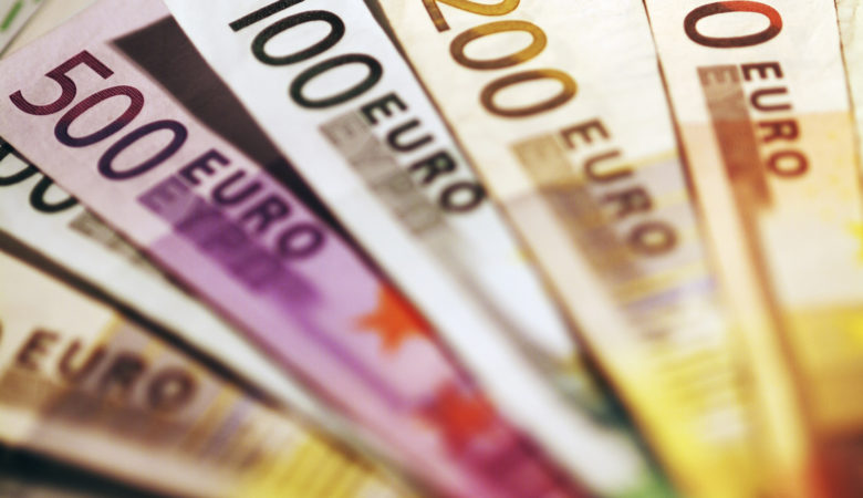 Υπέρβαση δημοσίων εσόδων κατά 580 εκατ. ευρώ τον Οκτώβριο