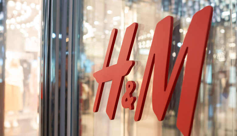 Η H&M σταματά την κυκλοφορία συγκεκριμένης σειράς ρούχων