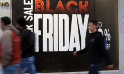 Απλήρωτες υπερωρίες και μαύρη εργασία στην Black Friday