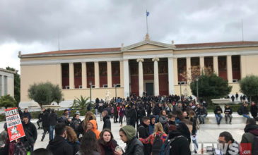 Φοιτητές και μαθητές έκλεισαν την Πανεπιστημίου