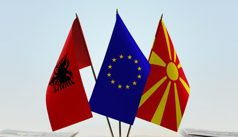 «Πράσινο φως» για τις ενταξιακές διαπραγματεύσεις Βόρειας Μακεδονίας και Αλβανίας