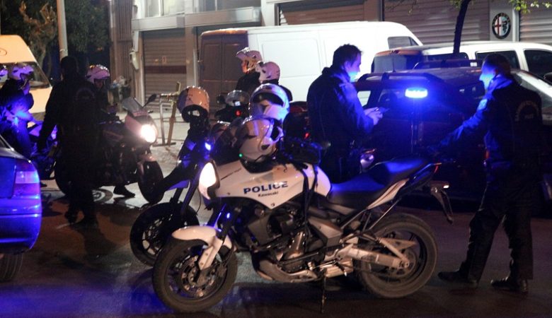 Επίθεση με καδρόνια δέχθηκαν αστυνομικοί της ΔΙΑΣ στην Πατησίων