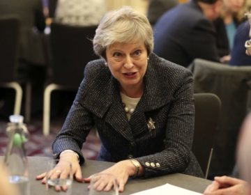 «Μάχη» με το χρόνο και τους βουλευτές της δίνει η Τερέζα Μέι
