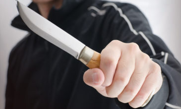 Φοιτητής έβγαλε… μαχαίρι σε γείτονα επειδή έκανε φασαρία