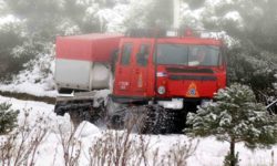 Κρήτη: Οικογένεια εγκλωβίστηκε στα χιόνια στα Ανώγεια – Ποιοι δρόμοι στο νησί  έχουν πρόβλημα λόγω χιονόπτωσης