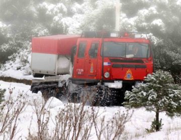 Κρήτη: Οικογένεια εγκλωβίστηκε στα χιόνια στα Ανώγεια – Ποιοι δρόμοι στο νησί  έχουν πρόβλημα λόγω χιονόπτωσης