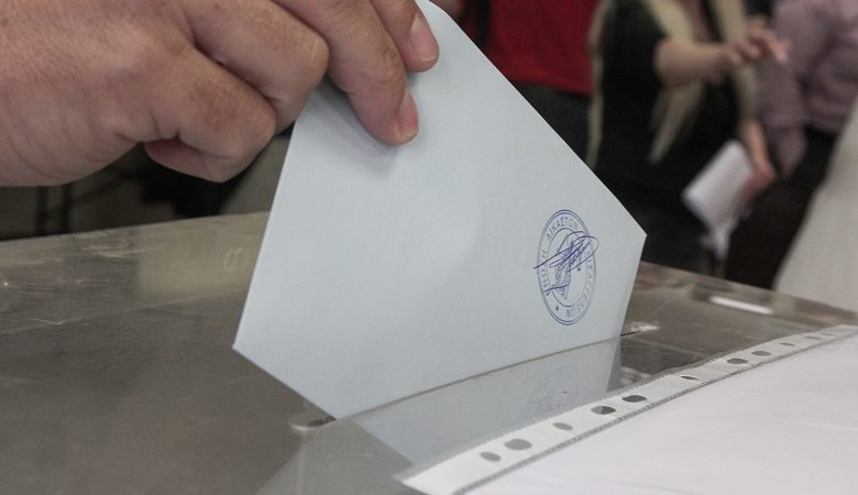 Δημοσκόπηση: Πόσοι Έλληνες θέλουν πρόωρες εκλογές και πόσοι δίνουν «ψήφο» σε κάθε κόμμα