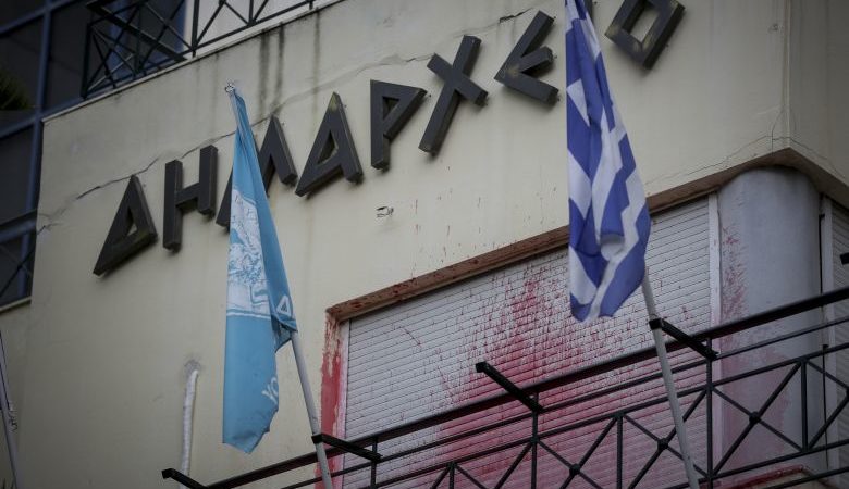 Καταδρομική επίθεση του Ρουβίκωνα στο Δημαρχείο Αλίμου