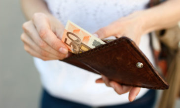 Αύξηση επιτοκίων: Πιο ακριβά τα δάνεια για νοικοκυριά και επιχειρήσεις