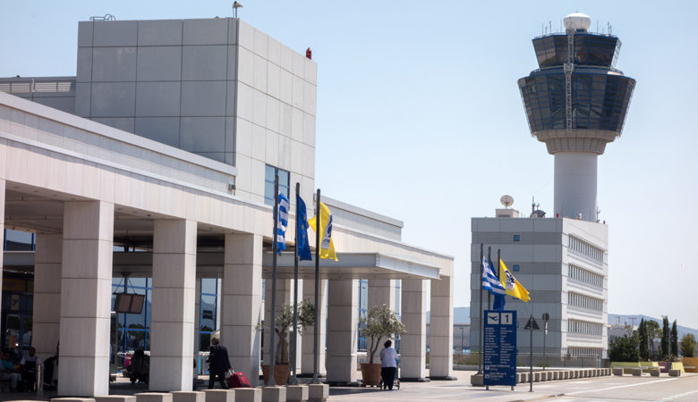 «Απογειώθηκε» η επιβατική κίνηση στα ελληνικά αεροδρόμια