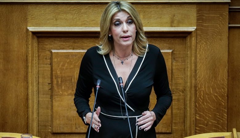 Ποιον χαρακτήρισε «Μαυρογυαλούρο» η Άννα Καραμανλή στη Βουλή