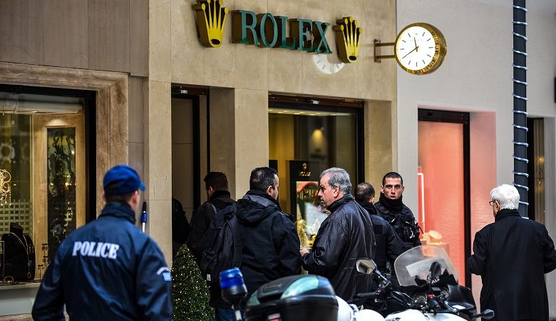Ο καλοντυμένος πελάτης που έβγαλε όπλο και «σήκωσε» τα Rolex