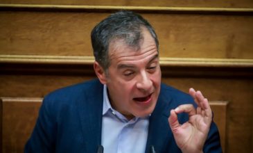 Θεοδωράκης: Λαϊκισμός ότι η χρεοκοπία της χώρας οφείλεται στις ελίτ