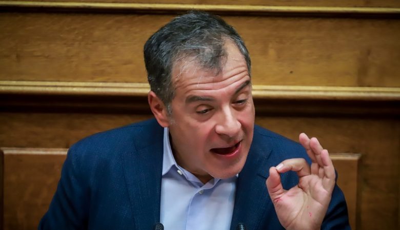 Θεοδωράκης: Λαϊκισμός ότι η χρεοκοπία της χώρας οφείλεται στις ελίτ