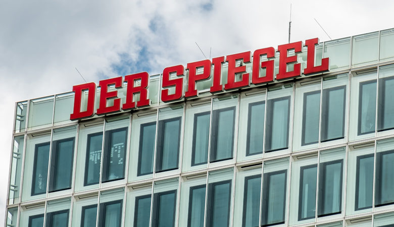 Σε διαθεσιμότητα δύο ακόμη στελέχη του Spiegel για τα fake news