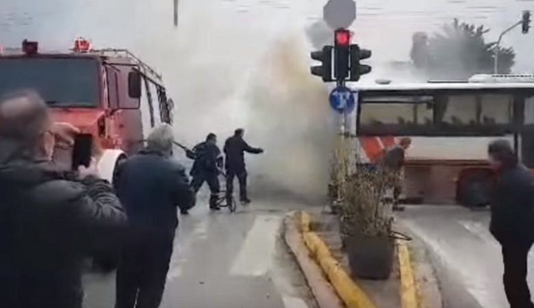 Λεωφορείο του ΚΤΕΛ τυλίχθηκε στις φλόγες στο Πικέρμι