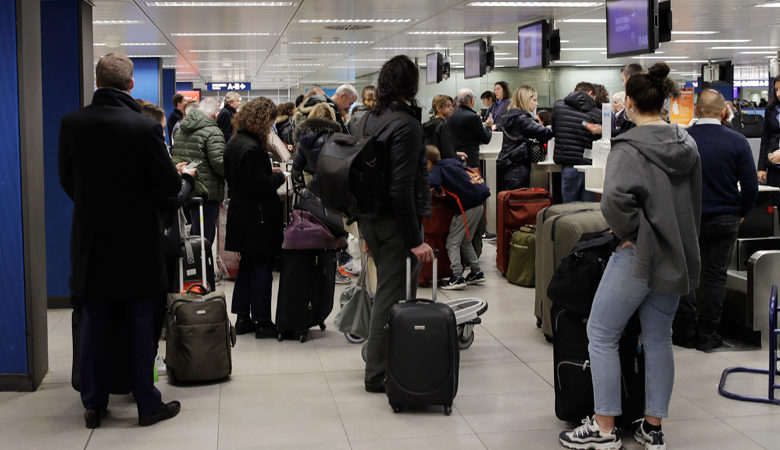 «Έκρηξη» των διεθνών αφίξεων στα ελληνικά αεροδρόμια τον Δεκέμβριο