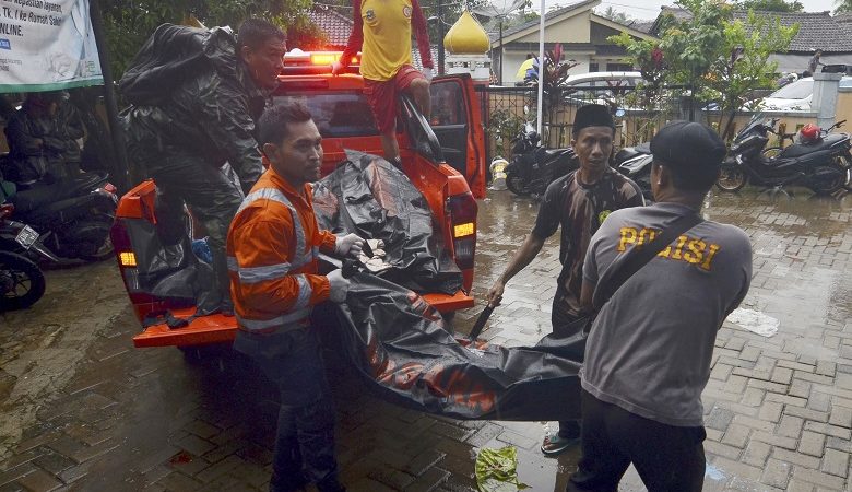 Στους 373 οι νεκροί του τσουνάμι στην Ινδονησία