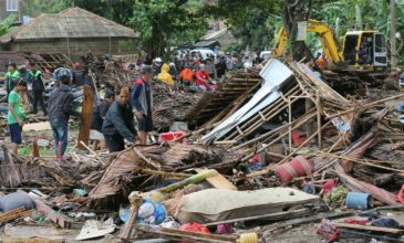 Ο Ευθύμης Λέκκας για το «απροειδοποίητο τσουνάμι» στην Ινδονησία