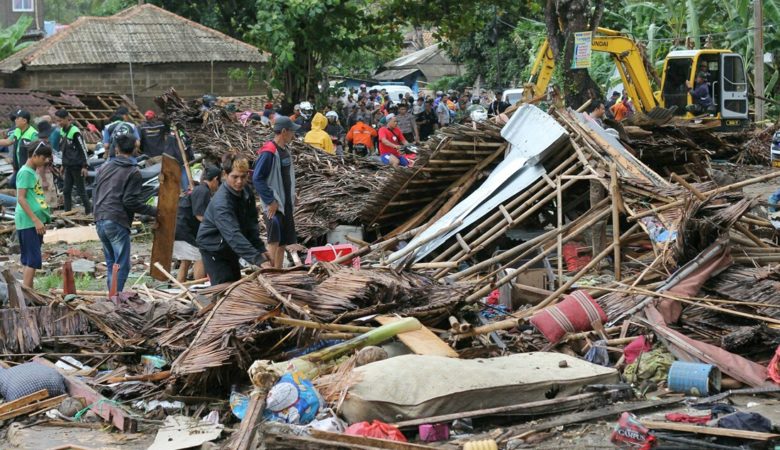 Ο Ευθύμης Λέκκας για το «απροειδοποίητο τσουνάμι» στην Ινδονησία