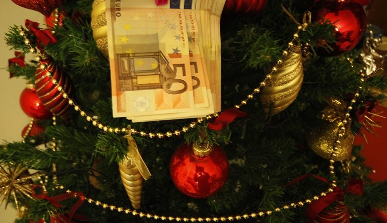 Επενδυτική σύμβουλος λέει πώς να αξιοποιήσουμε σωστά το δώρο των Χριστουγέννων