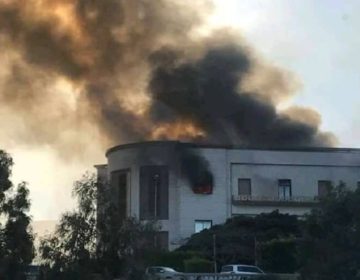 Ρουκέτες έπληξαν ξενοδοχείο στη Λιβύη