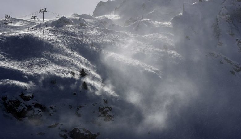 Χιονοστιβάδα καταπλάκωσε χωριό στη Νορβηγία