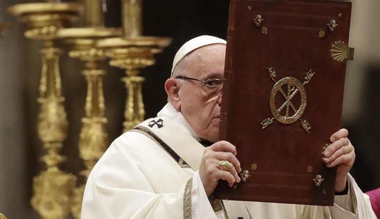 Ο Πάπας Φραγκίσκος δωρίζει 100.000 ευρώ για τους μετανάστες