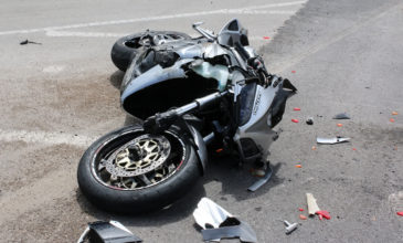 Μοτοσικλετιστής ανασύρθηκε νεκρός από γκρεμό στη Λάρισα