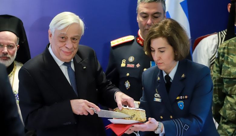 Στον Προκόπη Παυλόπουλο το φλουρί της πίτας της Προεδρικής Φρουράς