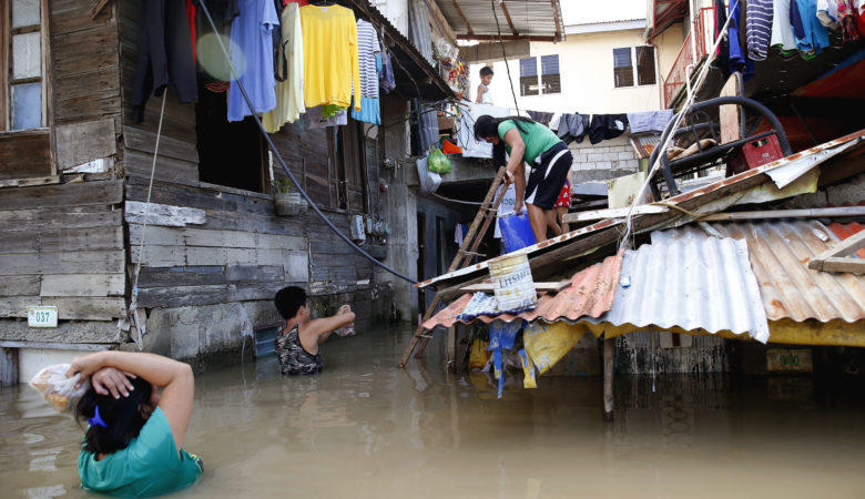 Φονικές πλημμύρες με δεκάδες νεκρούς στις Φιλιππίνες